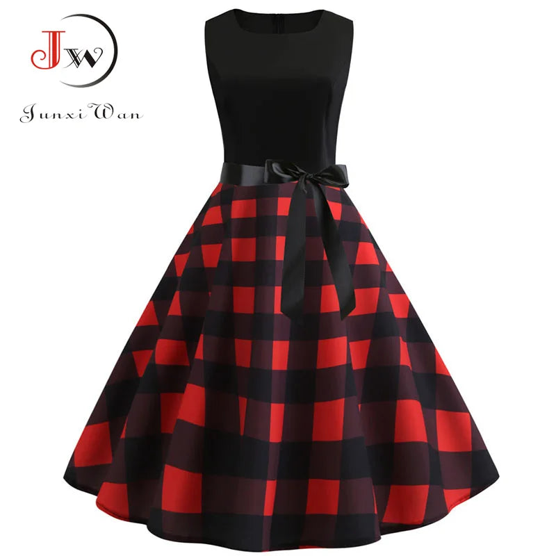 Chic Vintage 50s/60s Black & White Polka Dot Summer Dress - Perfect for Parties and Office!